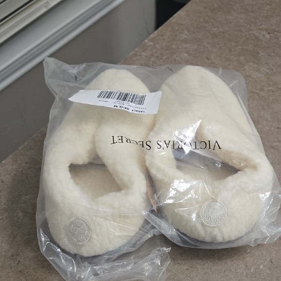 Victoria's Secret Soft Cream Slippers - Picture 2 of 4